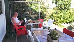 we zijn weer terug in Wageningen maar nu is de bar open met terras aan het water