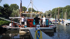 even de boot liften om te kijken waarom de boegschroef het niet meer doet