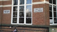 ernaast de voormalige Joodse school. Na de oorlog kwam er geen kind meer naar terug