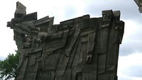 detail van het betonnen monument