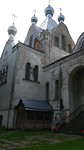 houten huizen met eigen centrum en kerk