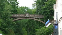 de kathedraalheuvel met de "duivelsbrug"
