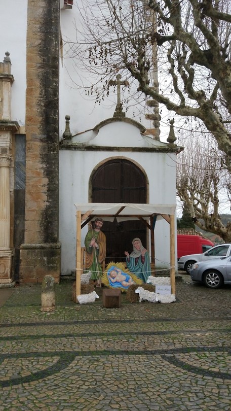 kerststal voor de kerk
