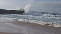 volle maan - springtij? - het water is wild