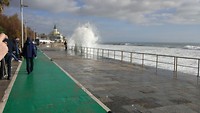 het water komt op de boulevard