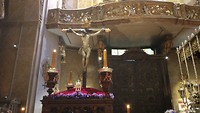en ook deze "paso" met Christus gaat om half 7 de straat op