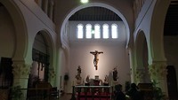 een voormalige synagoge, nu kloosterkerk