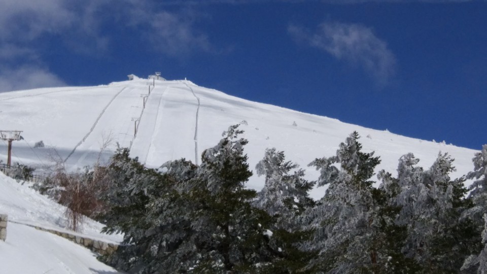 skistation boven op de berg