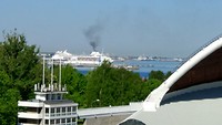 er komt weer een cruiseboot binnen