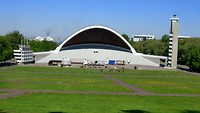 podium voor de songfestivals en concerten