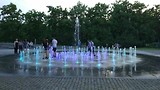verlichte fontein met muziek