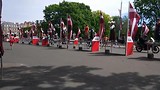 aanmoedigers voor de marathonlopers in Riga