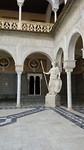 binnenplaats met Romeinse beelden