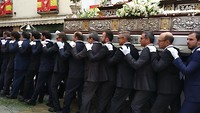 ongeveer 100 dragers