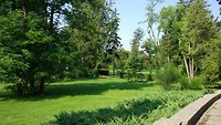 en in de tuin op verschillende plaatsen muziek