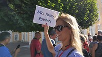 onze gids Tatiana met haar "volg mij" briefje