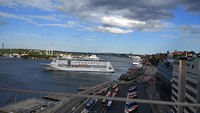 de cruise-liner vertrekt weer