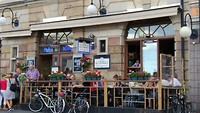met een deel van de groep eten bij "de blauwe deur"