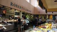 de kleine foodhall is wel open