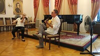 gitarist en violiste met Jiddische muziek