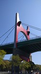 kunstwerk op de brug vanwege 10 jaar Guggenheim: de bretels