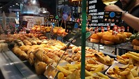 in de overdekte markt zijn nu ook barretjes met pinchos