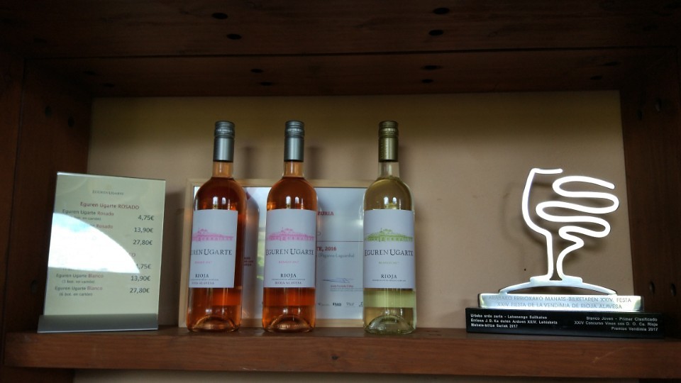 we proeven de witte wijn en de rosé