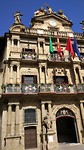 op het balkon staat dan op 6 juli de burgemeester
