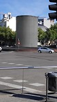 monument aan de straatkant