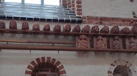 de kerk had vroeger meer dan 2000 terracotta beeldjes