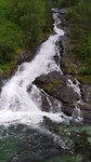Fotostop met de boot bij de waterval