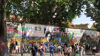 John Lennon muur met graffiti