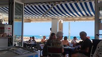 lunchen aan het strand