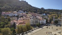 uitzicht op Sintra vanaf het paleis