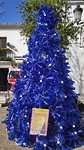 een kerstboom van plastic flessen