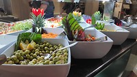 en half pension buffet. Ontbijt en diner