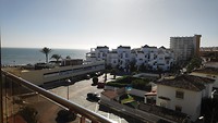 en alle kamers hebben een balkon met zicht op zee