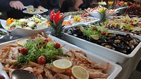 Schaaldieren, geitenkaas salade etc.