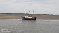 Terug met de boot naar het vasteland. Deze is drooggevallen