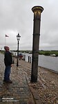 de stormvloedzuil die hoogwater aangeeft uit het verleden