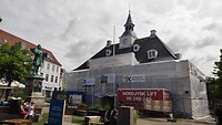 stadhuis in de steigers
