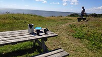 plekje aan de zee met eigen picknicktafel