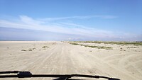het strand is honderden meters breed