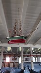 scheepsmodellen in het kerkje