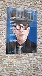Jules Deelder aan de gevel