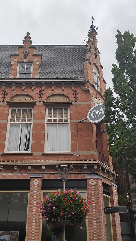 De eerste winkel van deze keten was hier