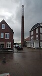 Schoorsteen is nog over van de schaatsfabriek
