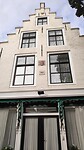 gevelstenen waren vroeger de huisnummers. pand uit 1648