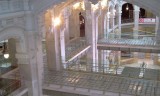 op elke etage een expositie