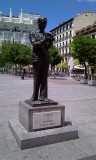 met beeld van F. García Lorca voor het theater